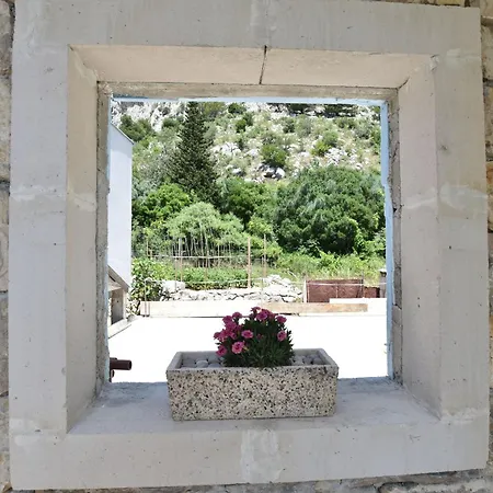 Petea Lägenhet Omiš