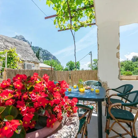 Petea Lägenhet Omiš