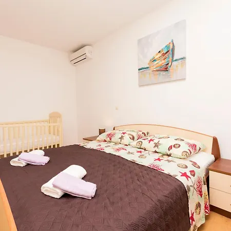 Petea Lägenhet Omiš