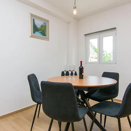 Petea Apartment Omiš