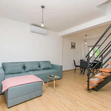 Apartment Petea Omiš